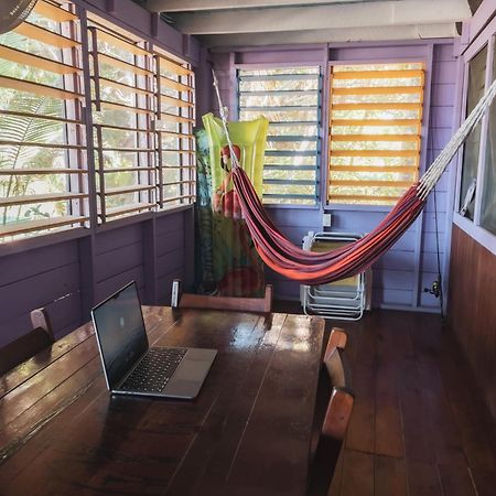 Anda Di Hows Hostel Placencia Exterior foto